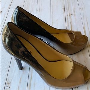 GUESS ~ new, ombre, patent platforms size 8 👠